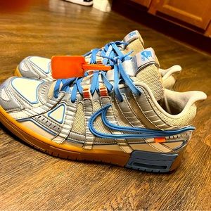 They are size 11 great shoe gets a lot of compliments